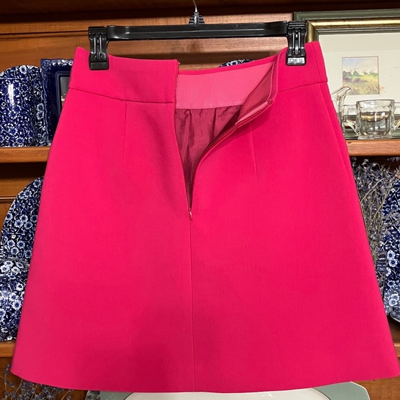 Kate Spade Bright Pink Skirt in Size 2. - Picture 3 of 8